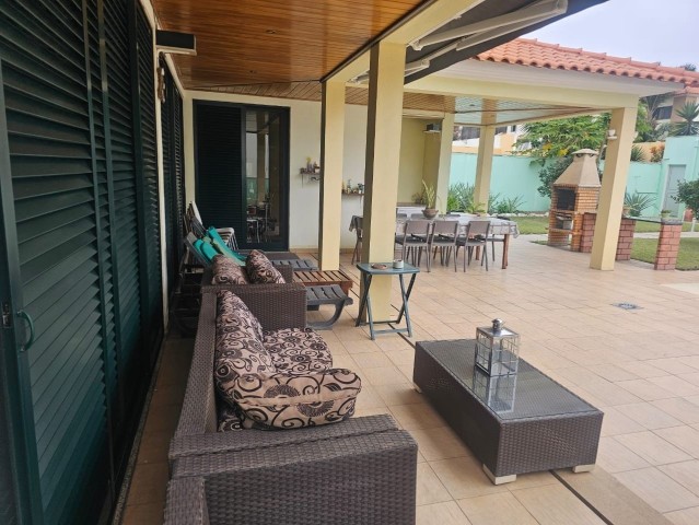 A Venda Vivenda V4 com anexo e piscina, no Condomínio Old Villas, Talatona.