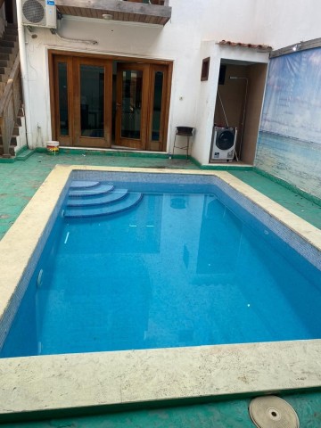 A Venda Vivenda V3 com piscina e anexo, no Condomínio Jardim do Éden, Camama(Mobiliada).