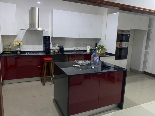 A Venda Vivenda V3 com piscina e anexo, no Condomínio Jardim do Éden, Camama(Mobiliada).