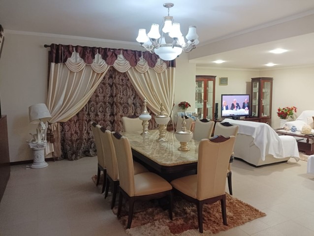 A Venda Vivenda V4 duplex com anexo, mobiliado, Bairro Militar de Talatona, defronte ao Hotel 4 pétalas.