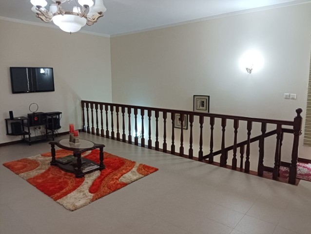 A Venda Vivenda V4 duplex com anexo, mobiliado, Bairro Militar de Talatona, defronte ao Hotel 4 pétalas.