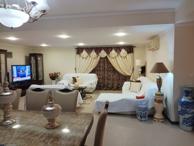 A Venda Vivenda V4 duplex com anexo, mobiliado, Bairro Militar de Talatona, defronte ao Hotel 4 pétalas.