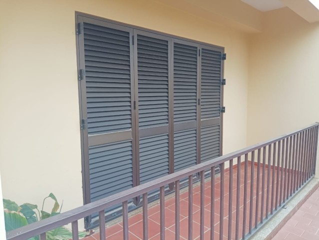 A Venda Vivenda V4 duplex com anexo, mobiliado, Bairro Militar de Talatona, defronte ao Hotel 4 pétalas.