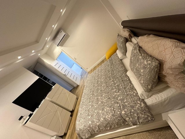 A Venda Vivenda V4 com anexo e piscina, mobiliada, no Condomínio Infinity II, Benfica.