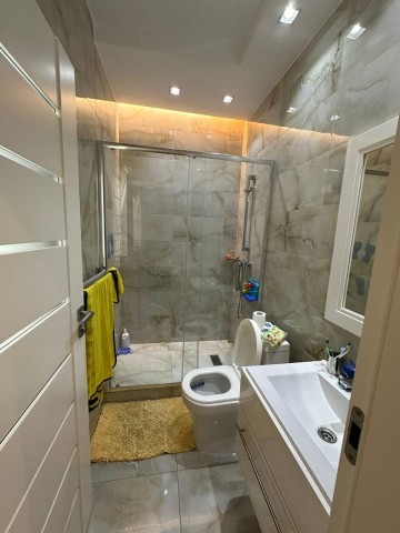 A Venda Vivenda V4 com anexo e piscina, mobiliada, no Condomínio Infinity II, Benfica.