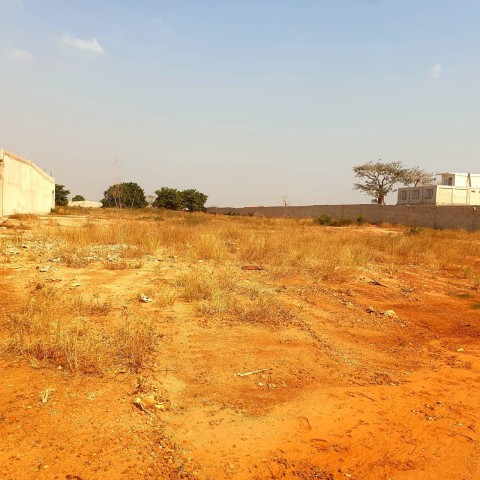 A Venda TERRENO BEIMA ESTRADA DE 17/80, ZANGO 8000