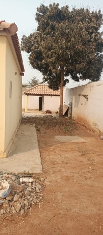 A Venda Vivenda V3, na Urbanização Lar do Patriota, Benfica.