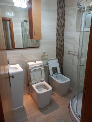A Venda Apartamento T3, no R/C do Condomínio Vale dos Pássaros