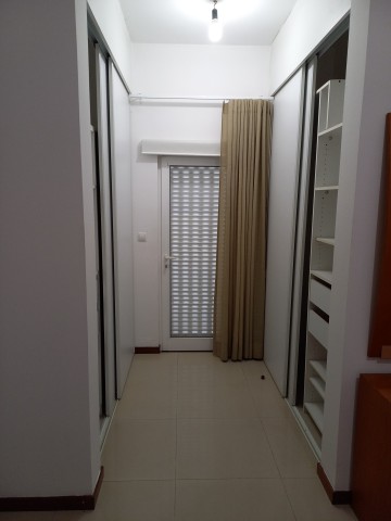 A Venda Apartamento T3, no R/C do Condomínio Vale dos Pássaros