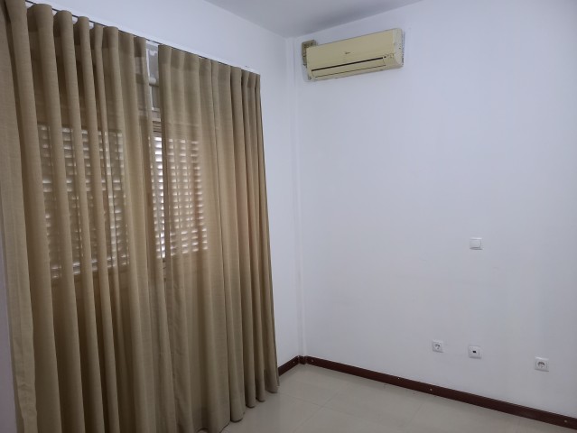 A Venda Apartamento T3, no R/C do Condomínio Vale dos Pássaros