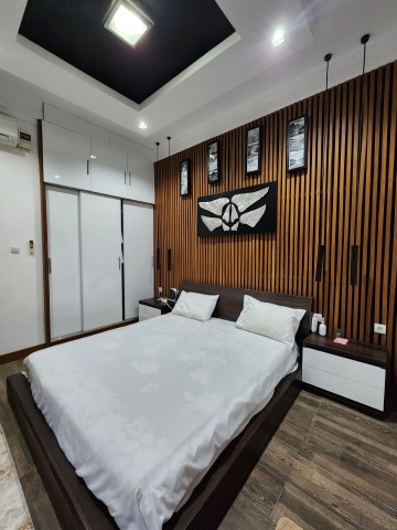 A Venda Luxuosa Vivenda V4 com piscina e anexo, mobiliada, na Urbanização Boa Vida, Via Expressa.