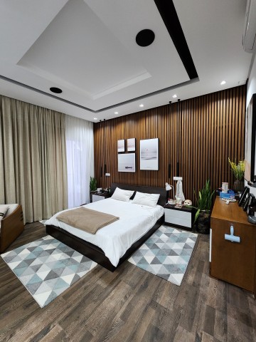 A Venda Luxuosa Vivenda V4 com piscina e anexo, mobiliada, na Urbanização Boa Vida, Via Expressa.
