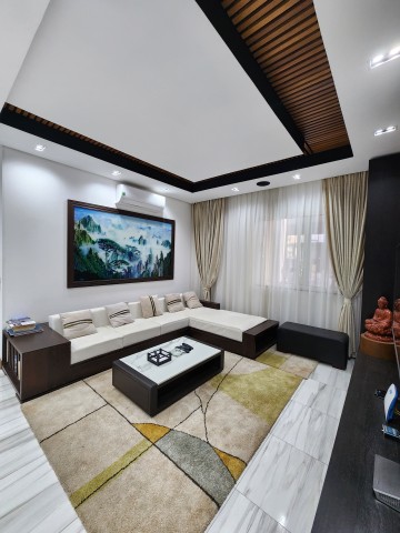A Venda Luxuosa Vivenda V4 com piscina e anexo, mobiliada, na Urbanização Boa Vida, Via Expressa.
