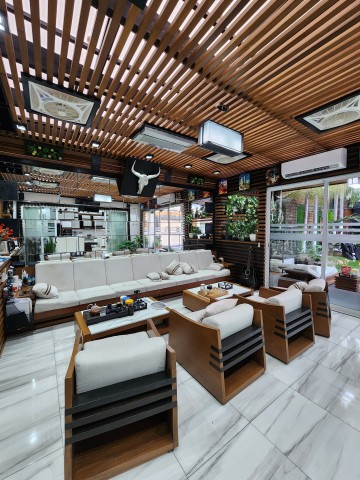 A Venda Luxuosa Vivenda V4 com piscina e anexo, mobiliada, na Urbanização Boa Vida, Via Expressa.