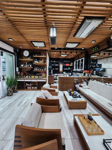 A Venda Luxuosa Vivenda V4 com piscina e anexo, mobiliada, na Urbanização Boa Vida, Via Expressa.