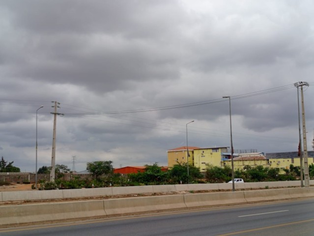 A Venda Terreno de 7 hectares, na Via Expressa, sentido Benfica/Kilamba.