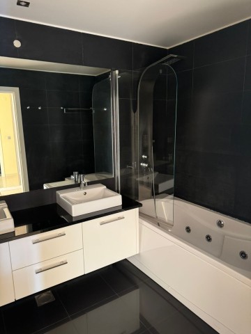 A Venda Apartamento T3, no Condomínio Talatona Plaza Residence, Talatona.