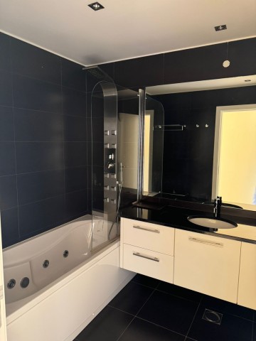 A Venda Apartamento T3, no Condomínio Talatona Plaza Residence, Talatona.