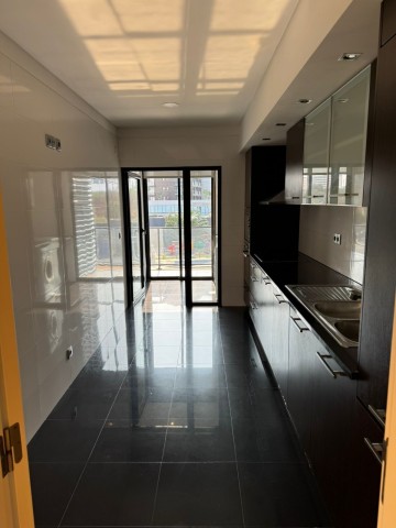 A Venda Apartamento T3, no Condomínio Talatona Plaza Residence, Talatona.