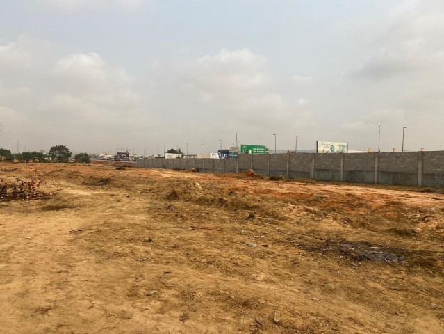 A Venda Terreno de 2 hectares, defronte ao Shopping MDC, Via Expressa.
