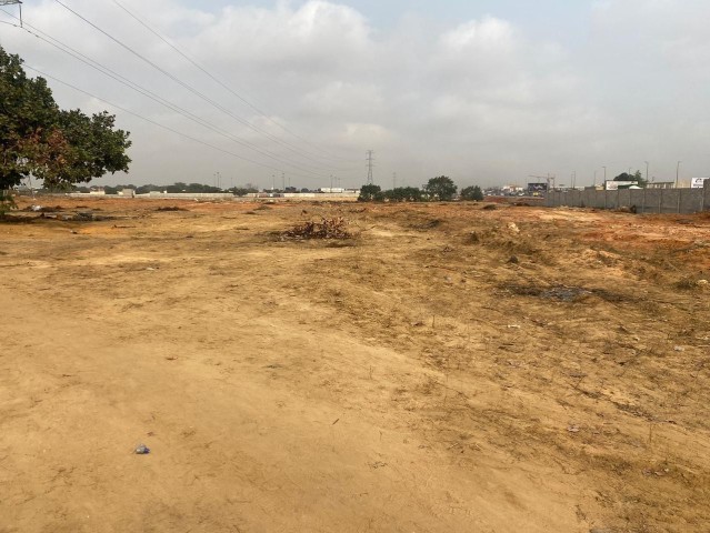 A Venda Terreno de 2 hectares, defronte ao Shopping MDC, Via Expressa.