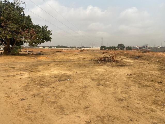 A Venda Terreno de 2 hectares, defronte ao Shopping MDC, Via Expressa.