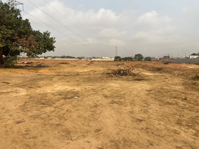 A Venda Terreno de 2 hectares, defronte ao Shopping MDC, Via Expressa.