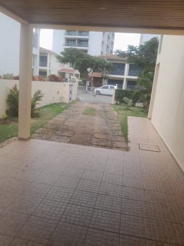 A Venda Vivenda V4 com anexo, no Condomínio Mama Muxima, Talatona.