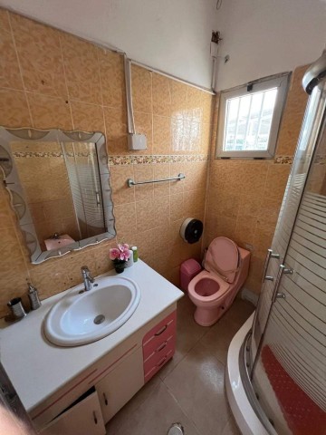 A Venda Vivenda V5 com piscina e anexo, no Benfica (Bento Raimundo).
