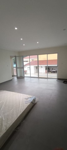 A Venda Vende se vivenda com piscina em Malange