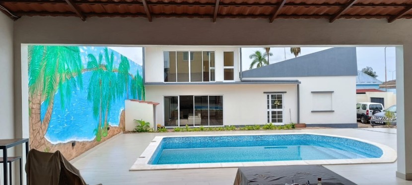 A Venda Vende se vivenda com piscina em Malange