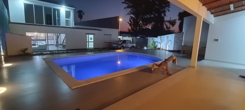 A Venda Vende se vivenda com piscina em Malange