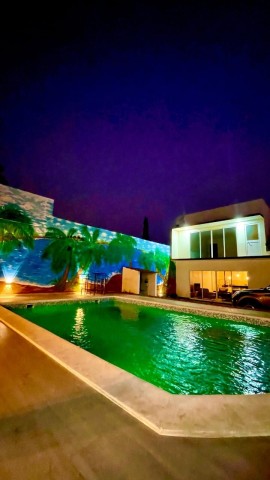 A Venda Vende se vivenda com piscina em Malange