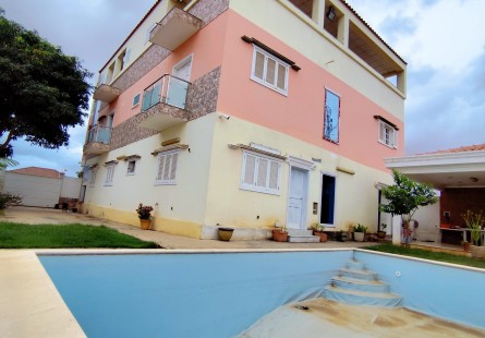 Anúncio Vivenda V5 com anexo e piscina, mobiliado, na Zona Verde, Via Expressa.