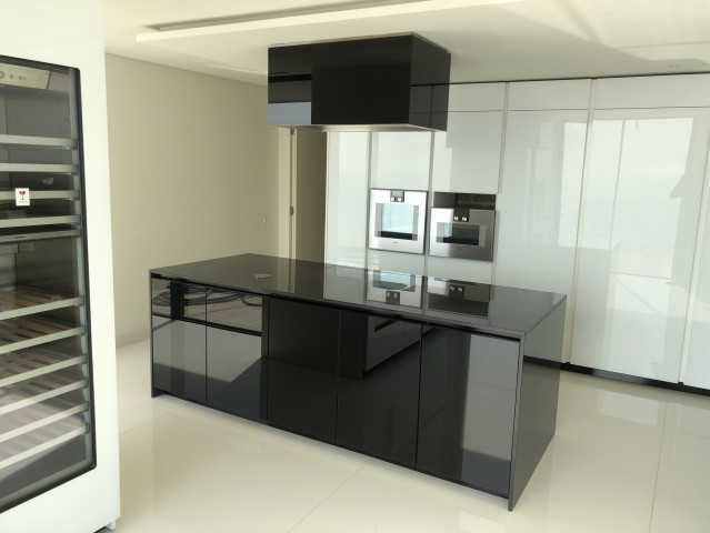 A Venda Vende se apartamento PENTHOUSE T4 dúplex.
