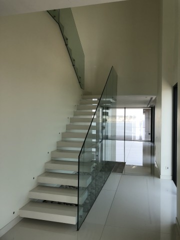 A Venda Vende se apartamento PENTHOUSE T4 dúplex.