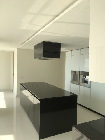 A Venda Vende se apartamento PENTHOUSE T4 dúplex.
