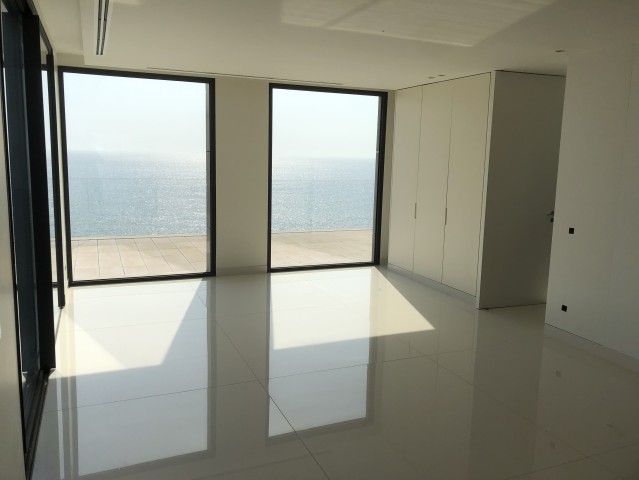 A Venda Vende se apartamento PENTHOUSE T4 dúplex.