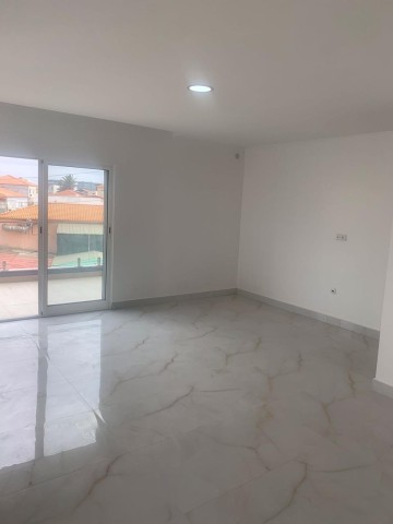 A Venda ESCRITÓRIOS E APARTAMENTOS T3