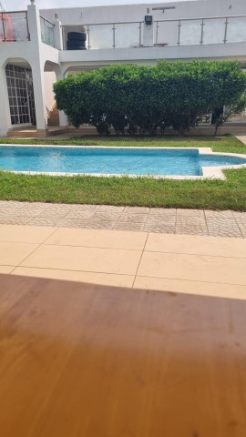 A Venda Vivenda V3 com anexo e piscina, no Benfica rua do BFA.