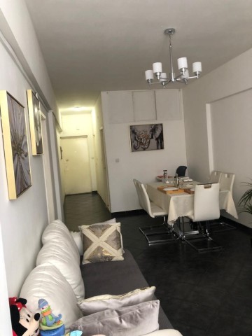 A Venda Apartamento T1, no Largo das Ingombotas, Centro da Cidade.