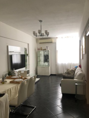 A Venda Apartamento T1, no Largo das Ingombotas, Centro da Cidade.