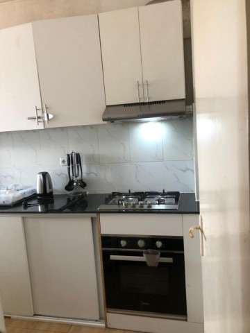 A Venda Apartamento T1, no Largo das Ingombotas, Centro da Cidade.