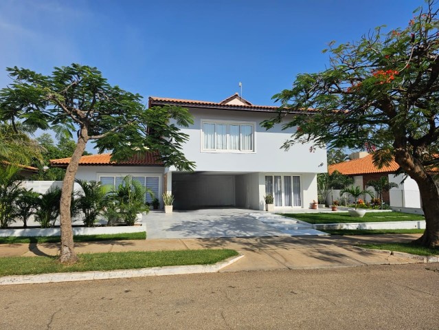 A Venda Luxuosa vivenda V4 com piscina e anexo, no Condomínio Atlântico Sul, Talatona.