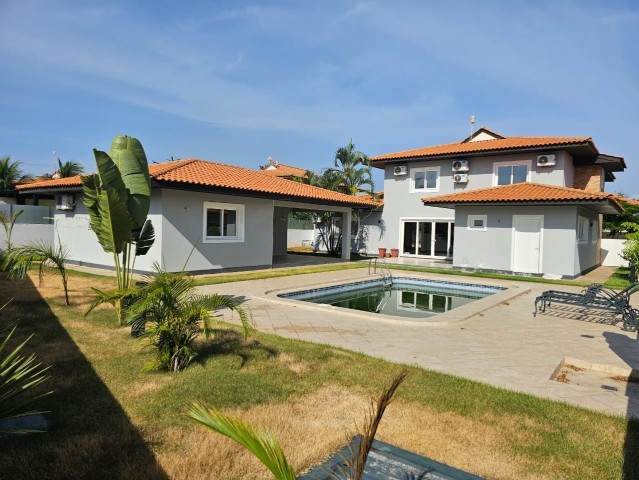 A Venda Luxuosa vivenda V4 com piscina e anexo, no Condomínio Atlântico Sul, Talatona.