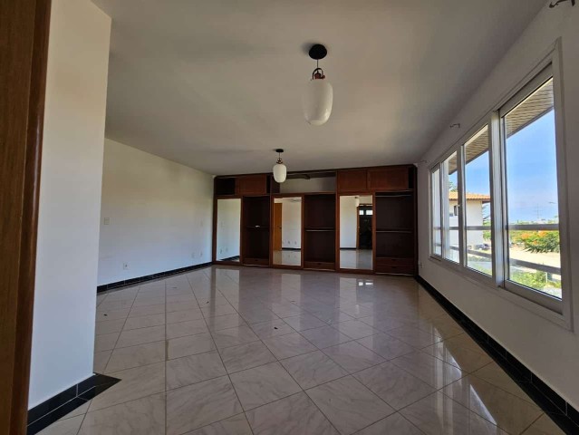 A Venda Luxuosa vivenda V4 com piscina e anexo, no Condomínio Atlântico Sul, Talatona.