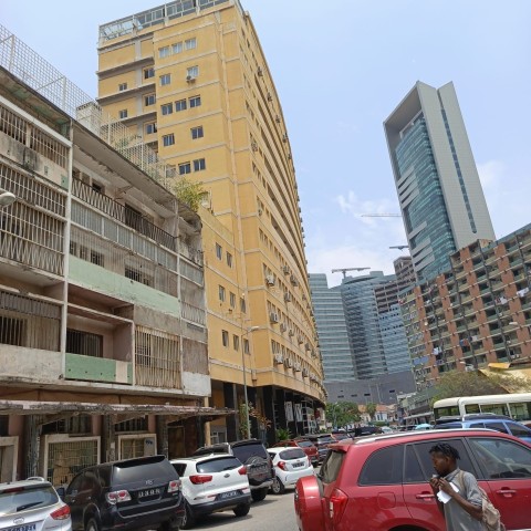A Venda APARTAMENTO T2, NO EDIFÍCIO KALUNGA, MUTAMBA.