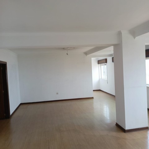 A Venda APARTAMENTO T2, NO EDIFÍCIO KALUNGA, MUTAMBA.