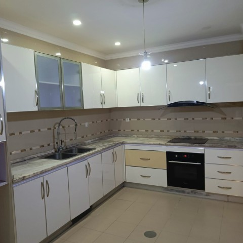 A Venda APARTAMENTO T2, NO EDIFÍCIO KALUNGA, MUTAMBA.