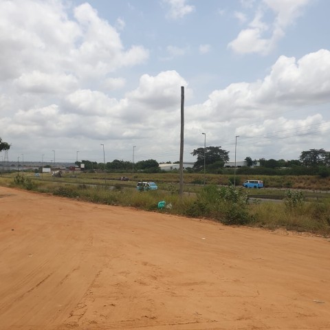 A Venda TERRENO BERMA ESTRADA 60X100 VIA EXPRESSA